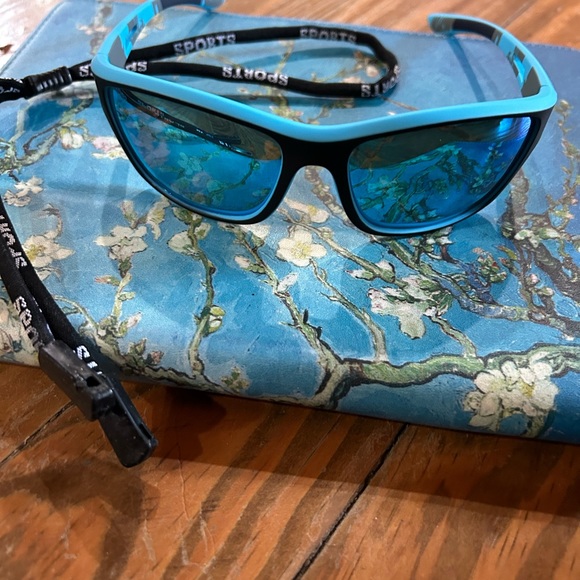 Polarized sunglasses - Picture 1 of 1